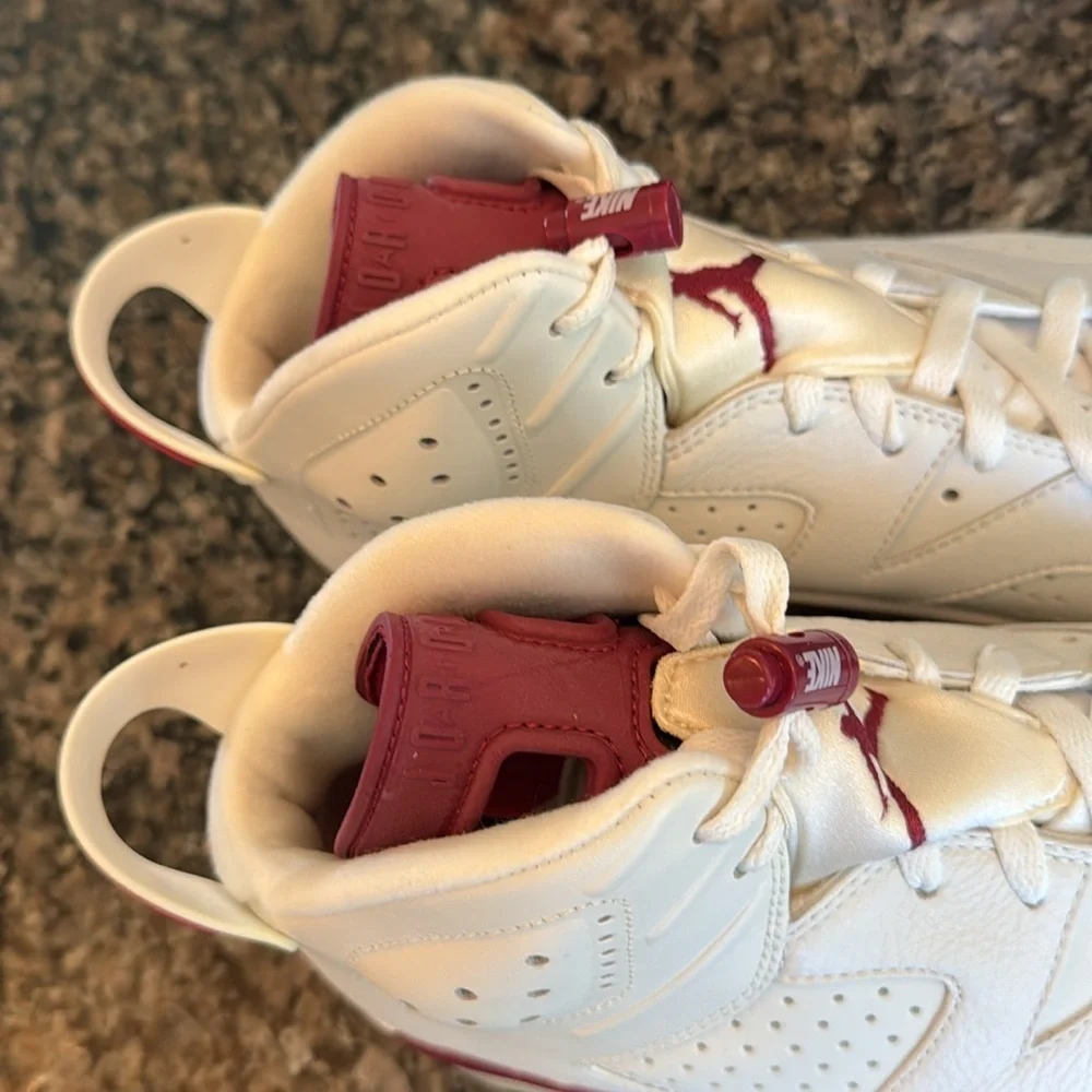 Air Jordan 6 Retro 2015 White and Maroon Sneakers 10.5 like new